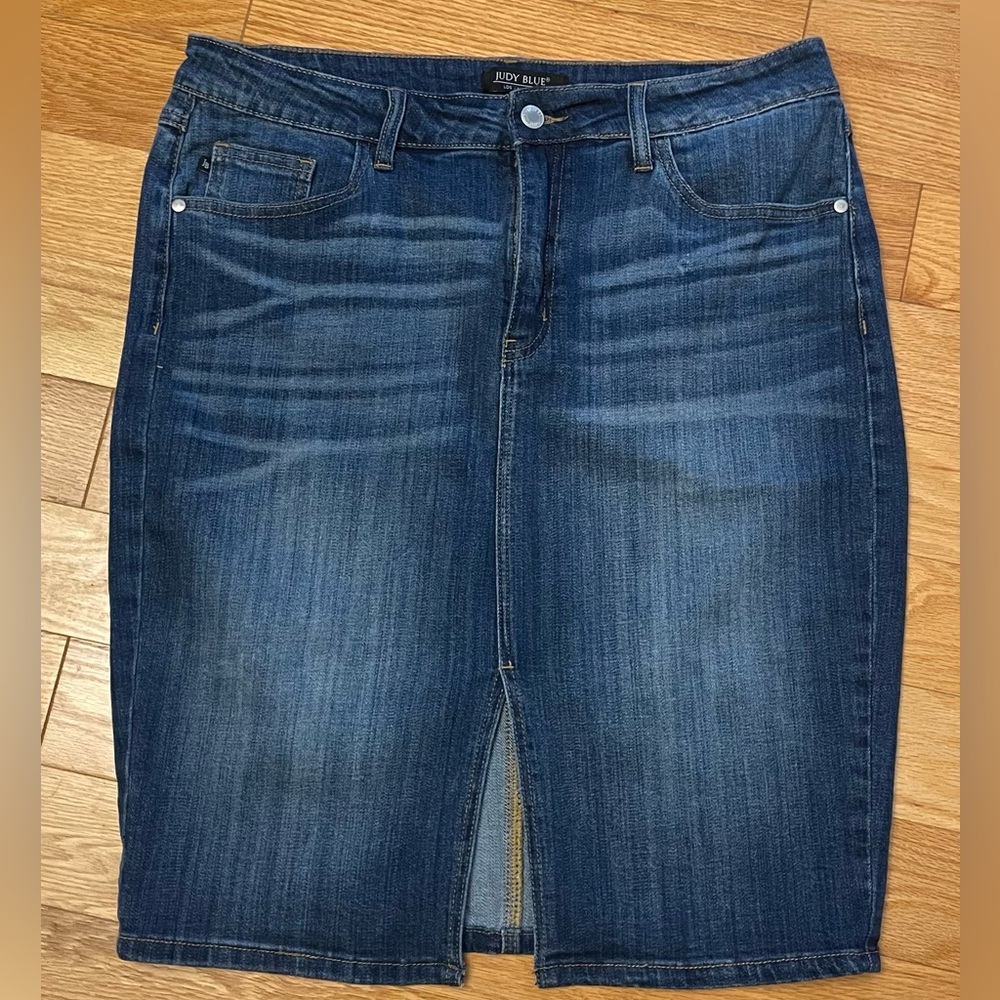 Judy Blue dark blue denim skirt